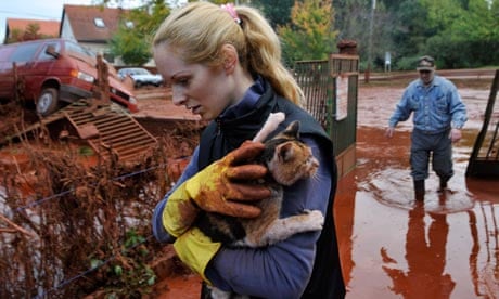 Tunde Erdelyi saves her cat from toxic sludge in Hungary
