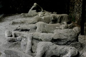 Pompei Ruins Collaps: Plaster casts of victims, at Garden of the Fugitives in Pompei 