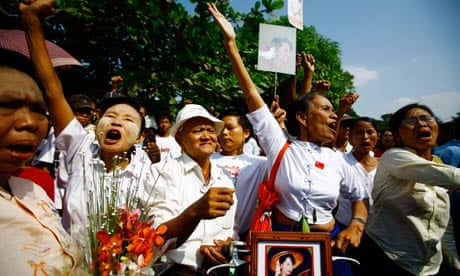 Aung San Suu Kyi supporters rally outside Burmese pro-democracy leader's house before her release