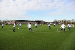 Chelsea Academy: Passing practice at the Chelsea FC Academy