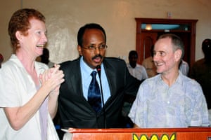 Somali Pirates: Paul and Rachel Chandler at a press conference with Somali Prime Minister