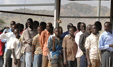 South Sudanese people queue to register for the referendum