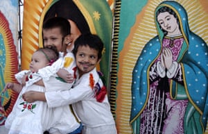 Guadalupe festival : Salvadoran children dressed in traditional outfits pose