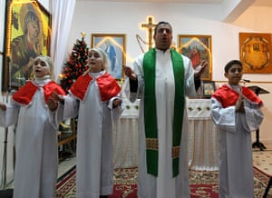 Christian in Middle East: Iraqi priest celebrates a Christmas mass with children in Amman