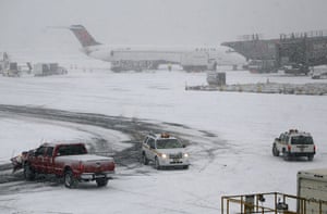 snow in US: Newark Liberty International Airport 