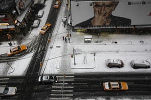 snow in US: Times Square 