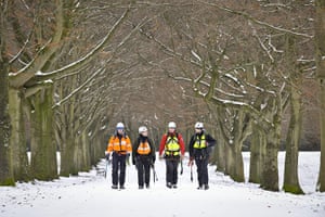 Joanna Yeates : 23 December: Search and Rescue crews scour the woods around Clifton Downs