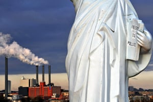 2010 year in environment: COP15 : A replica of the Statue of Liberty
