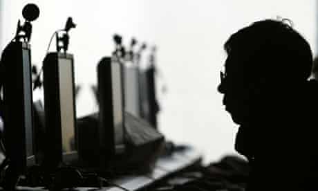 China is building up a cyber warfare capability by recruiting hackers, the US fears.