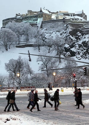 Cold snap continues: People walk past near Edinburgh Castle