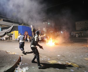 Haiti : Police attempt to navigate as supporters