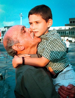 the custody status of elian gonzalez in cuba Gore initially supported republican legislation to give the boy and his father permanent residence status, elian-gonzalez-cuba elian's dad lauds court custody. the custody status of elian gonzalez in cuba Gore initially supported republican legislation to give the boy and his father permanent residence status, elian-gonzalez-cuba elian's dad lauds court custody.