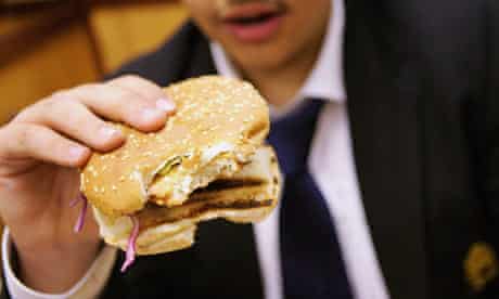 Many schoolchildren visit fast-food outlets during lunch breaks