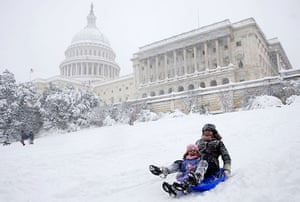 Snowy Washington: People sledging