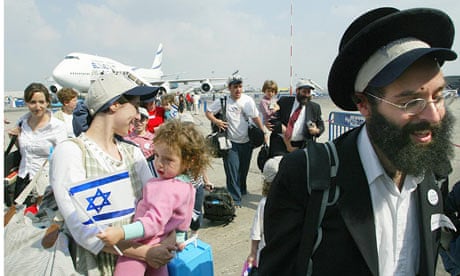 An ultra-orthodox Jewish family making aliyah arrive at Ben Gurion airport, 2003