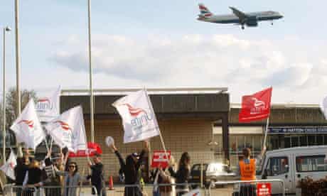 A BA flight approaches Heathrow behind a Unite union picket line