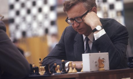 Ukrainian chess grandmaster who escaped war passes on skills to