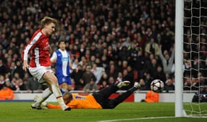 Arsenal v Porto: Bendtner scores to make it 2-0 