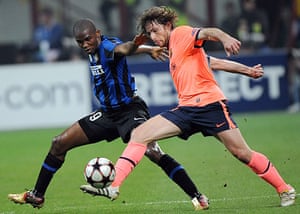 Inter v Barca: Barcelona's Maxwell stretches to keep the ball away from Inter's Eto'o 
