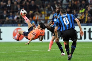 Inter v Barca: Pedro Rodriguez attempts an overhead kick from the edge of the area