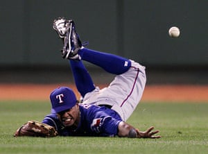 24sport: Texas Rangers center fielder Julio Borbon dives but misses a catch