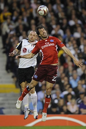 Fulham v Hamburg: Ruud Van Nistelrooy out-jumps Danny Murphy