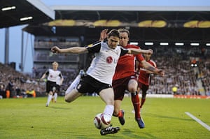 Fulham v Hamburg: A rampaging Gera beats Mathijsen to the ball