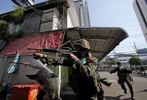 Thailand protests: Soldiers chase anti-government demonstrators after firing tear gas