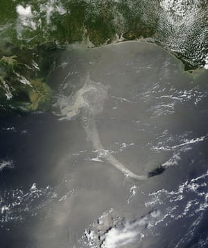Deepwater Horizon: Oil spill : satellite view