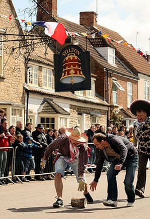 Stilton cheese race : Stilton Cheese Rolling Competition