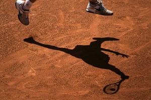 24sport: Pablo Cuevas returns a shot to Pablo Andujar in the Estoril Tennis Open