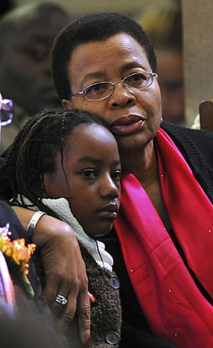 Zenani Mandela memorial: Graca Machel comforts one of her great grandchildren