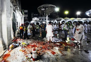 Lahore bombings: Pakistani volunteers remove the bodies from Data Ganj Bakhsh