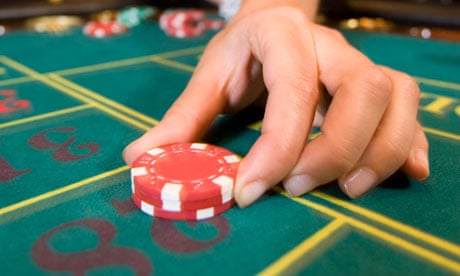 Junge Frau in einem Casino