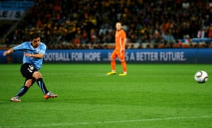 Holland versus Uruguay: Maximiliano Pereira makes it 3-2