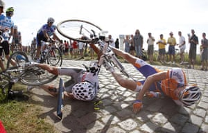 TDF Crashes: Riders fall on the cobblestones during the third stage