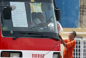 Manila bus hijack: A hostage negotiator hands over food