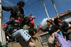 Sinabung volcano: Villagers living near by the Sinabung volcano flee from their houses 