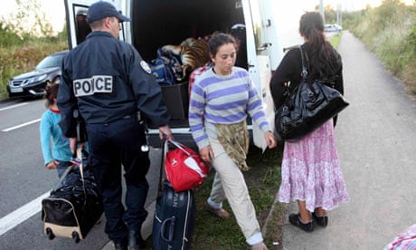 French police expel Roma family