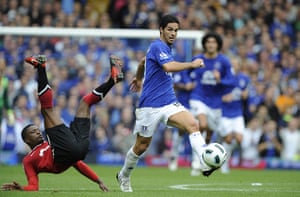 Everton v Man Utd: Mikel Arteta escapes Patrice Evra and then assists on the 1st Everton goal.