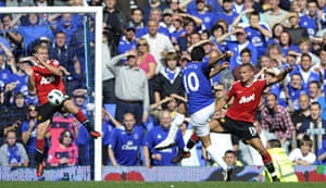 Everton v Man Utd: Arteta volleys Everton level