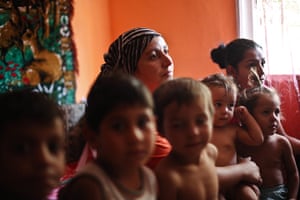Roma in Romania: Simona Mariana Raducanu holds one of her seven children