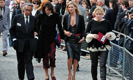 Stars mourn McQueen at memorial - BBC News