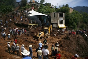 Mexico landslides: People search for victims after a landslide Santa Maria de Tlahuitoltepec