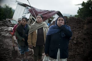 Mexico landslides: Villagers look for survivors in the aftermath of a landslide