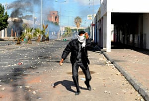 24 hours in pictures: violent clashes in Tunisia