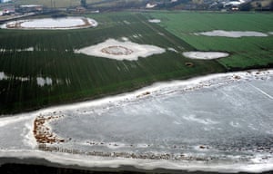 Floods around globe: Frozen inland waters in Hungary