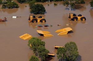 Floods in Australia: Mining equipment and heavy trucks under water in Rockhampton