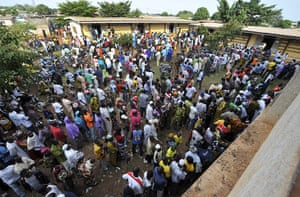 Ivory Coast crisis: Ivorians stand in line as they wait to vote in the presidential elections