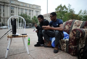 24 hours: Washington, DC, USA: Two protesters play video games